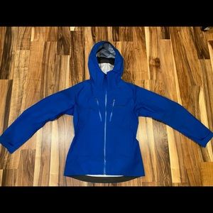 PATAGONIA Women’s GoreTex Triolet jacket, SM
